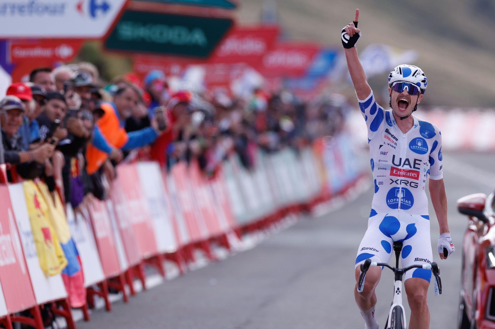 Fotos de la etapa navarra de La Vuelta 25 entre Sendaviva y Larra - Belagua