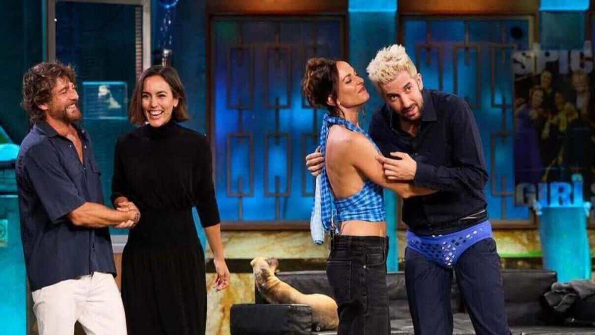 Silvia Alonso y David Broncano en &#039;La Revuelta&#039;, con los intérpretes Félix Gómez y Megan Montaner