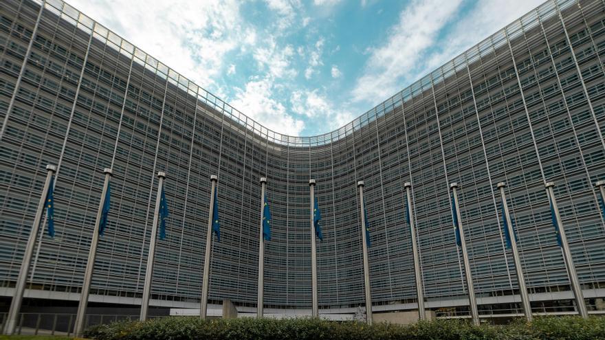 Bruselas pide a los Estados miembro reforzar las redes energéticas y ampliar la vivienda asequible