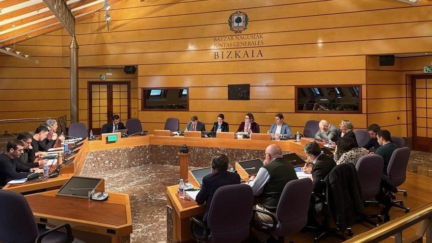 Todos los partidos de la oposición piden la devolución de los presupuestos de Bizkaia