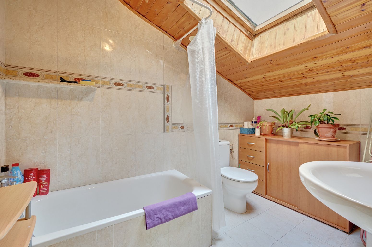 Un ático tríplex con alma en plena calle San Nicolás: vivir el Casco Viejo desde dentro