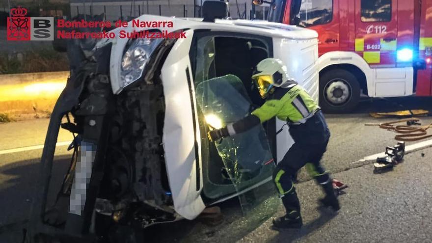 Dos heridos en una colisión entre un coche y una furgoneta en la A-68, a la altura de Ribaforada