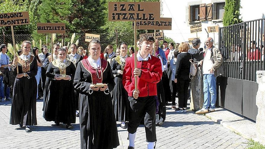 El Valle de Salazar acude a Otsagabia a la celebración de su Urruxkide Eguna