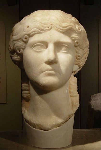Busto de Agrippina Maior.