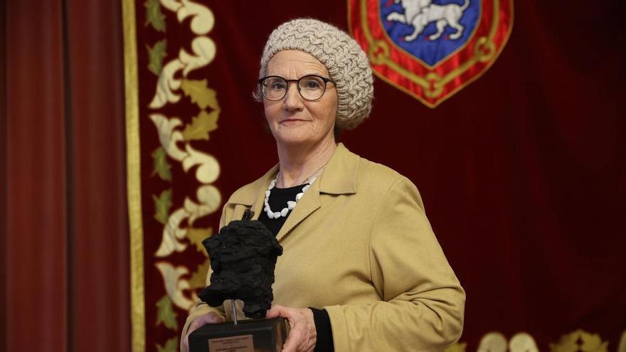 La catedrática María Amor Beguiristain recibe el premio Txondorra por su trayectoria