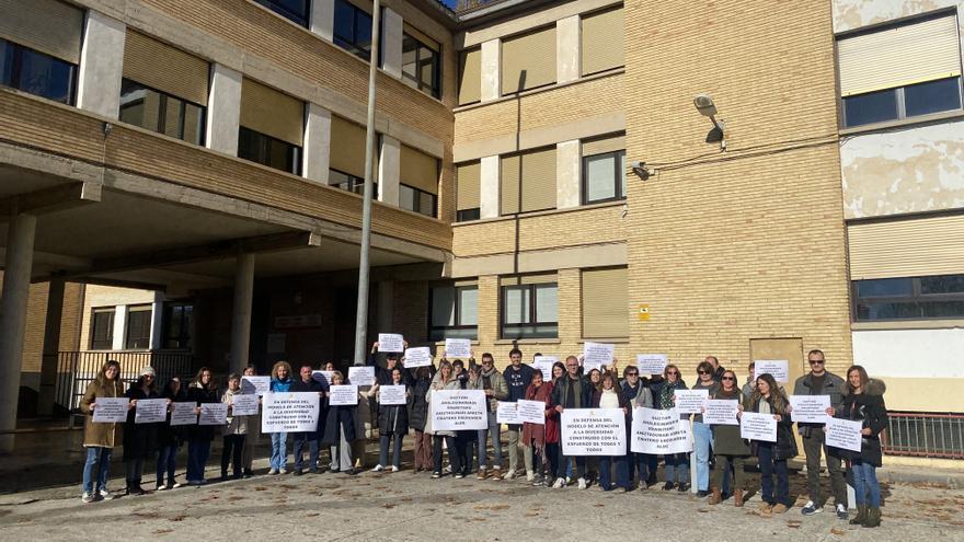 El personal del CREENA se concentra &quot;en defensa del modelo público de atención a la diversidad&quot;