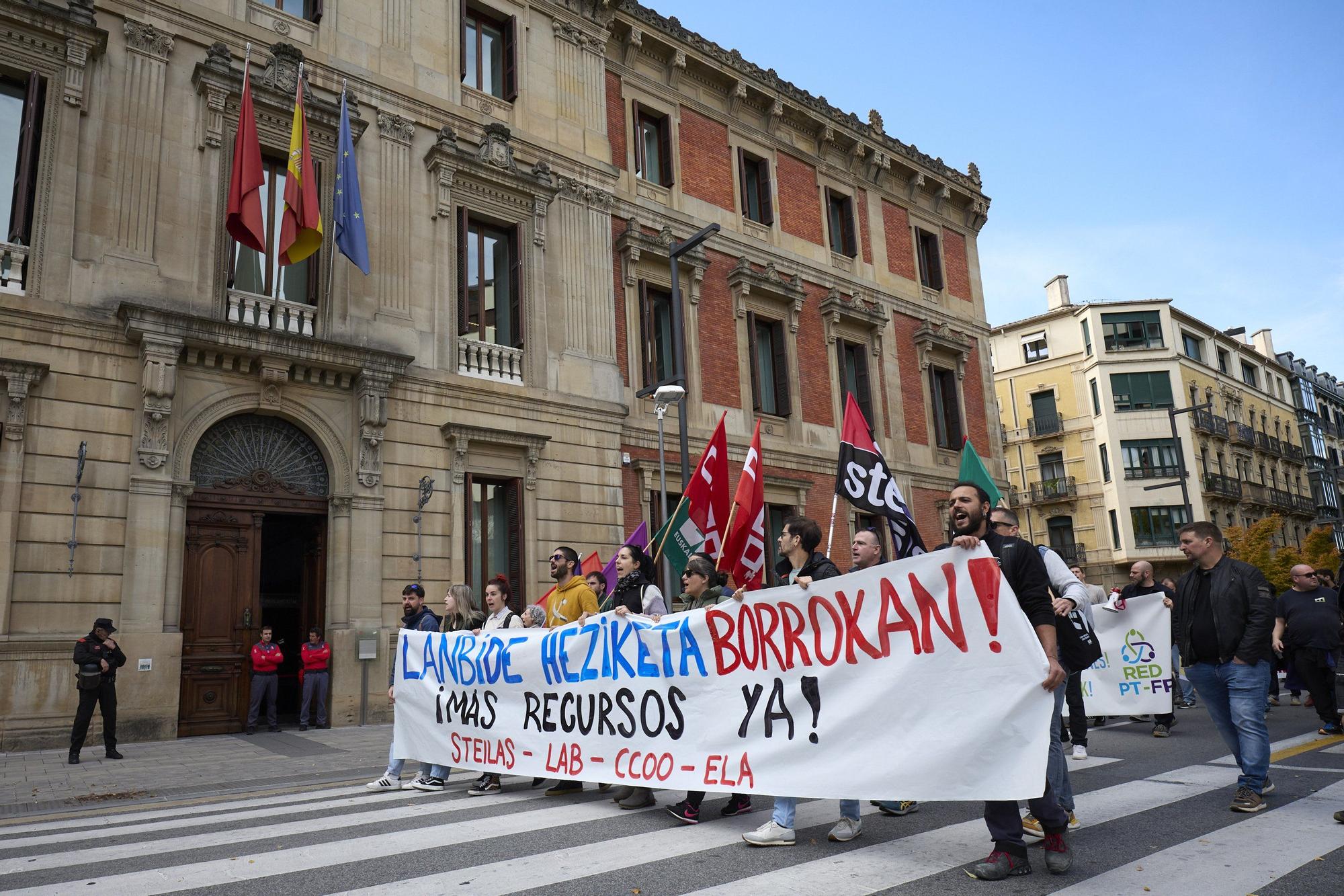 Manifestación de profesores y estudiantes de FP en Pamplona el segundo día de huelga