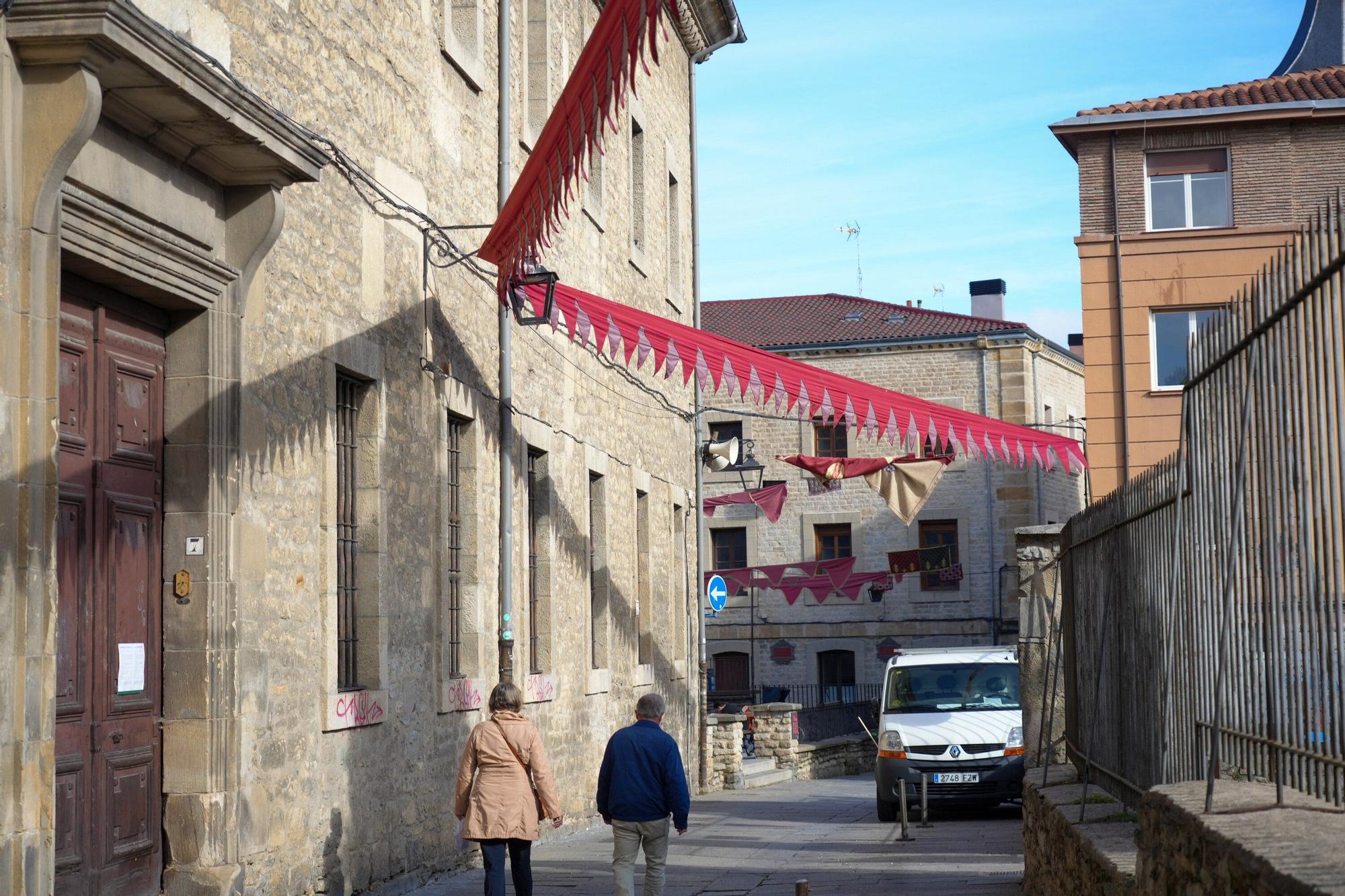 En imágenes: Vitoria se prepara para el Mercado Medieval