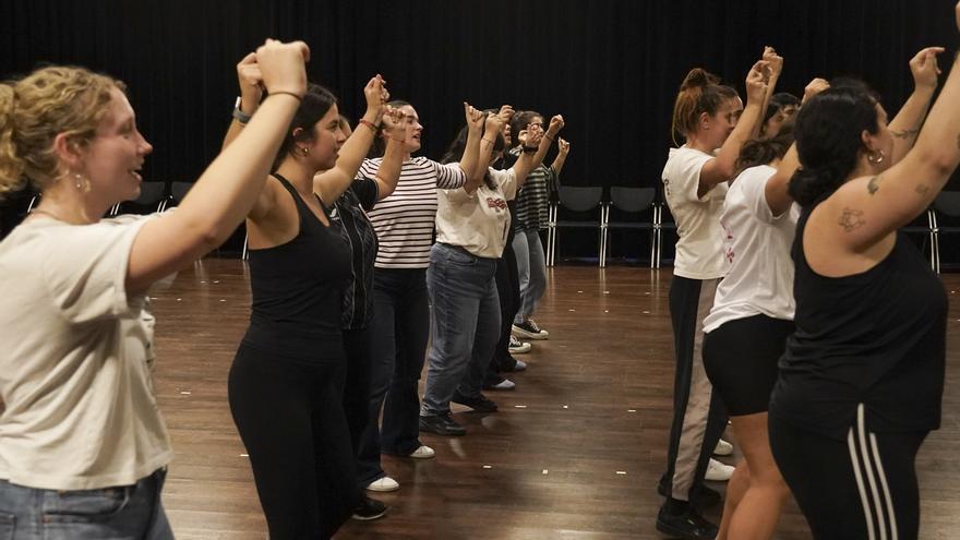 Aiko Taldea pone a danzar a la juventud en el Teatro Campos