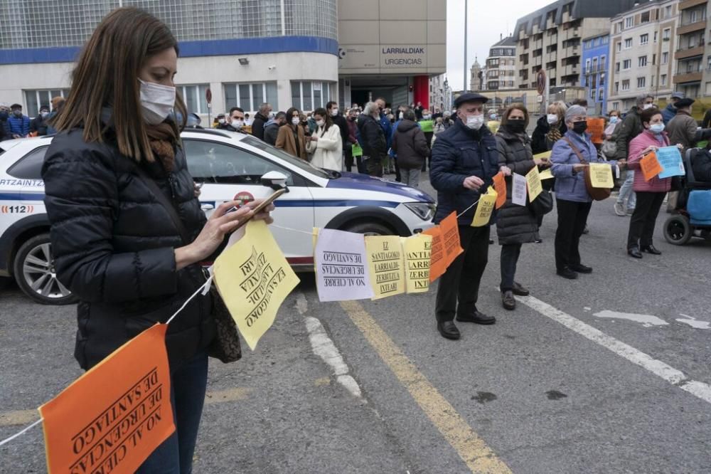 Vitoria protesta por el cierre de las Urgencias de