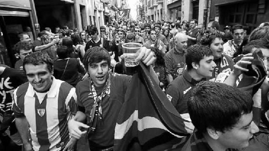 La peñas ganan el partido en la calle