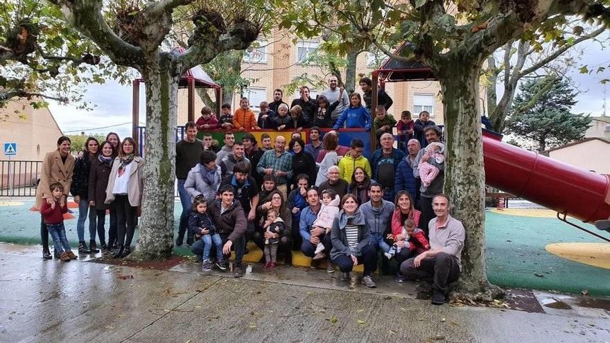 Pequeños y mayores se trasladaron a la plantación voluntaria.