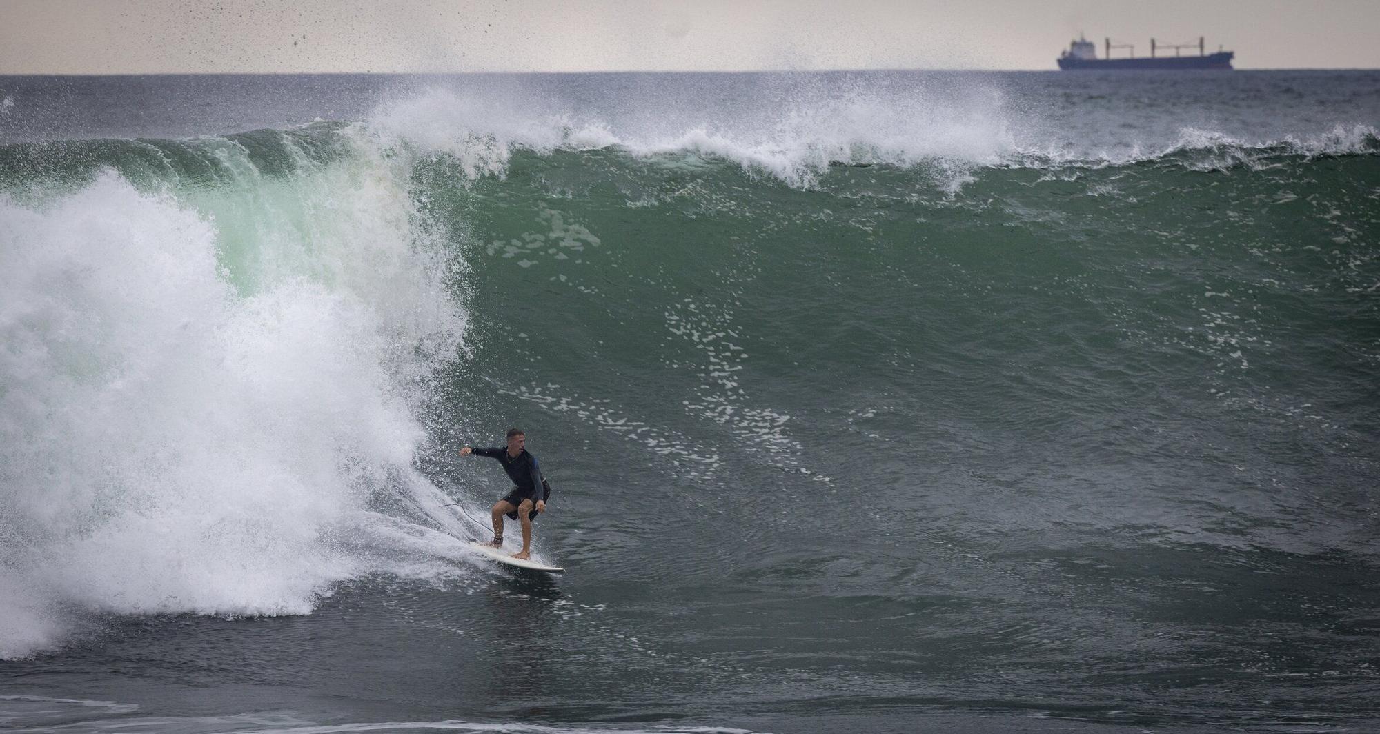 Festival de olas en Donostia