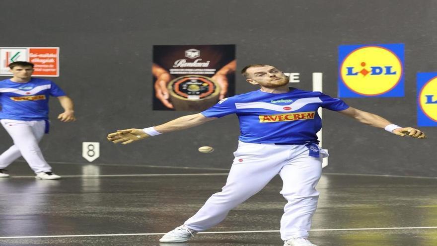 Unai Laso reaparece con derrota pero sin dolor