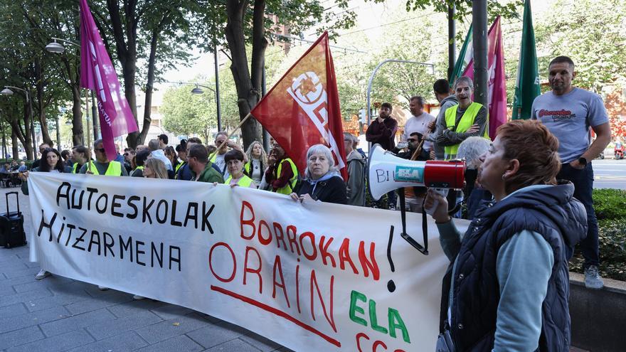 Trabajadores de autoescuelas de Bizkaia harán huelga el 4 y 5 de noviembre ante “el bloqueo de la patronal”