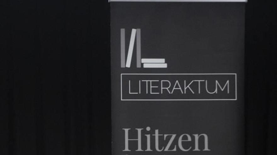 Bernardo Atxaga inauguró ayer el festival Literaktum en Donostia.