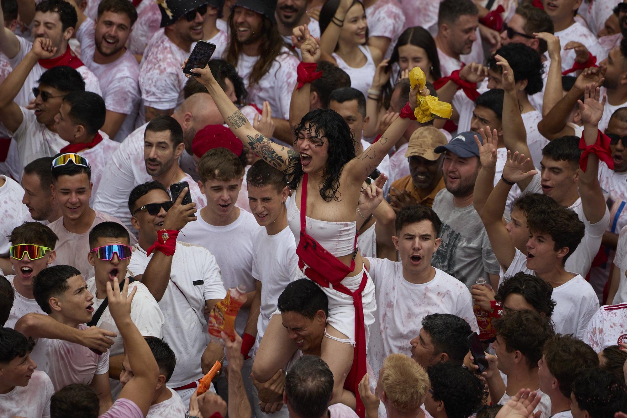 Fotos del  Chupinazo de San Fermín 2025 en Pamplona: ¡La fiesta más internacional se enciende con un grito solidario por Palestina!