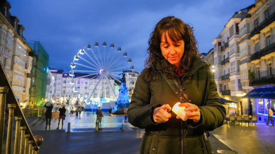 La noche de las velas ilumina Vitoria