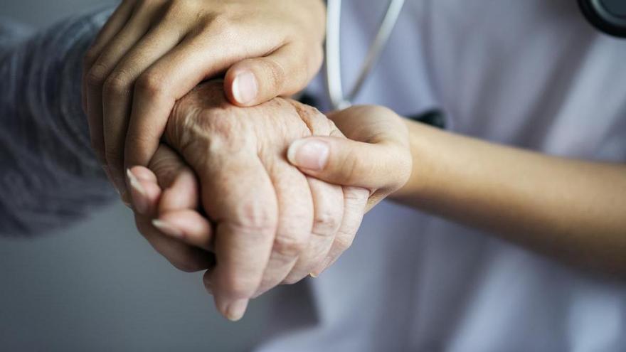 Investigan por prevaricación a dos miembros del comité que autorizó la eutanasia a Noelia