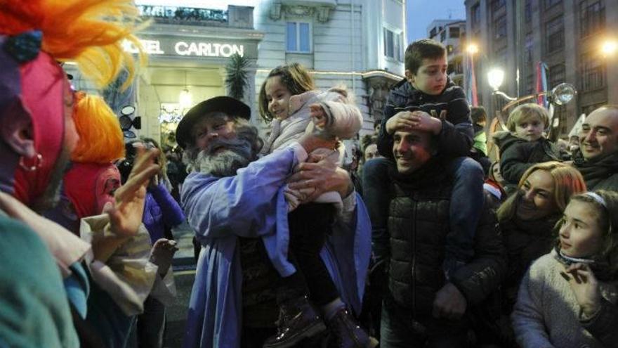 Olentzero llena de ilusión las calles de Bilbao