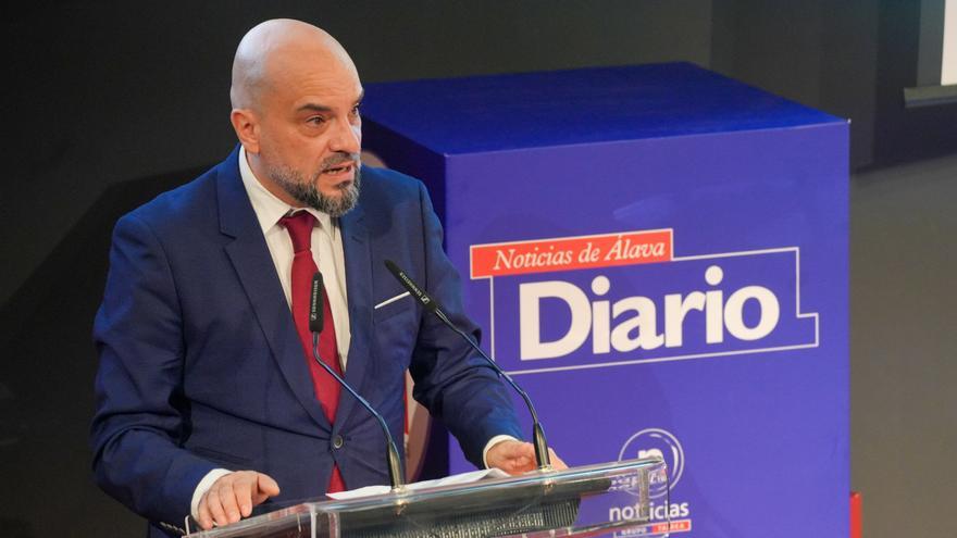 César Martín: “Vitoria y Álava deben adaptarse a un nuevo contexto global”