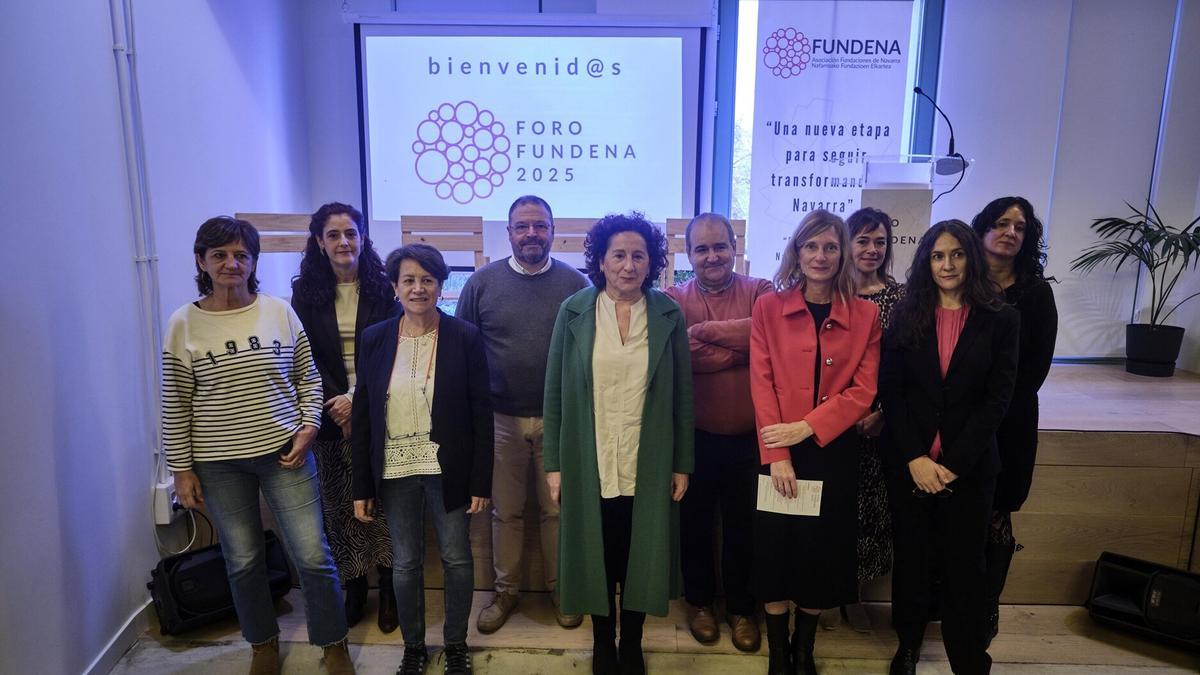Representantes de las fundaciones, con la consejera Carmen Maeztu y la presidenta de FUNDENA, Susana Villanueva.