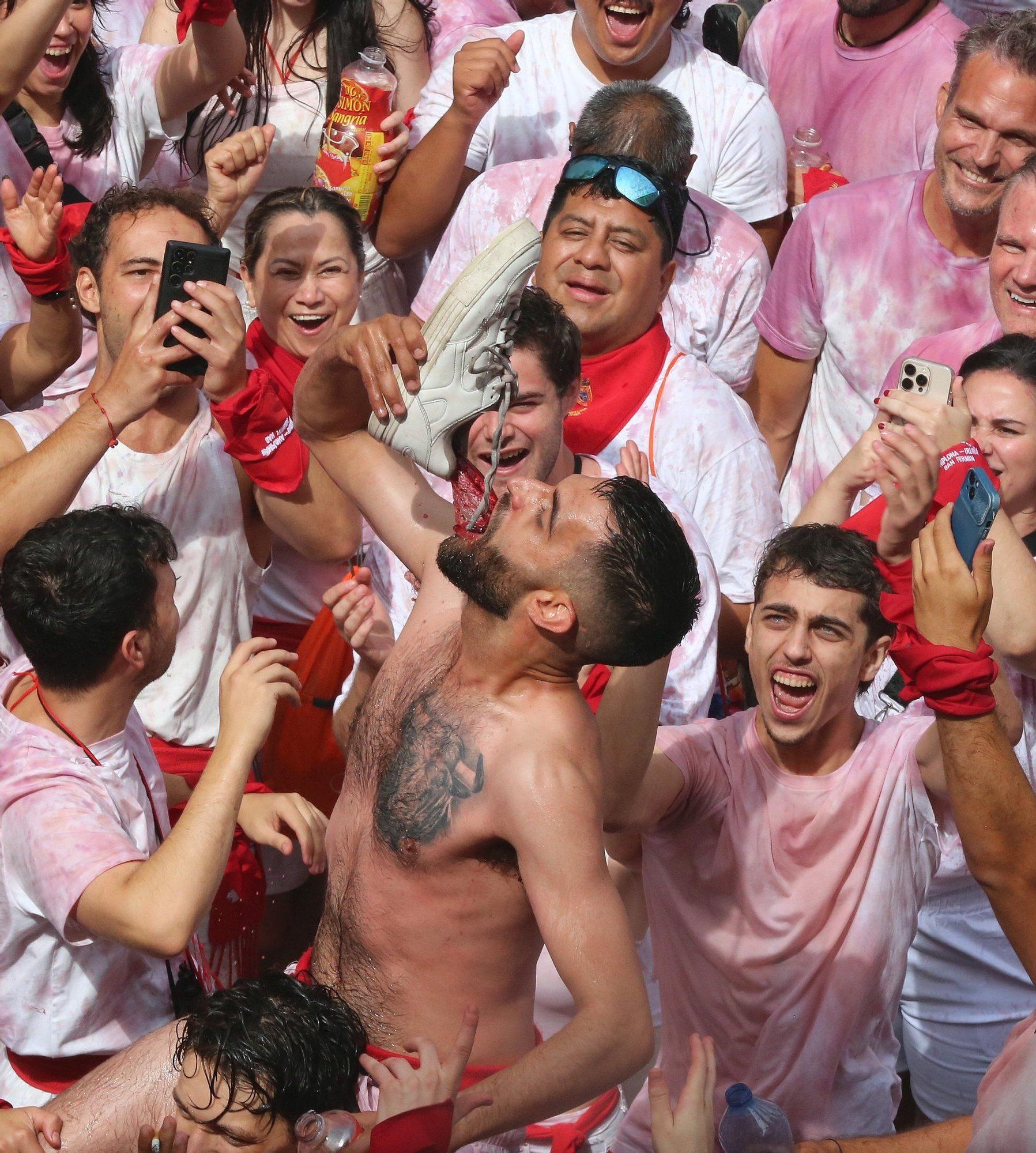 Fotos del  Chupinazo de San Fermín 2025 en Pamplona: ¡La fiesta más internacional se enciende con un grito solidario por Palestina!