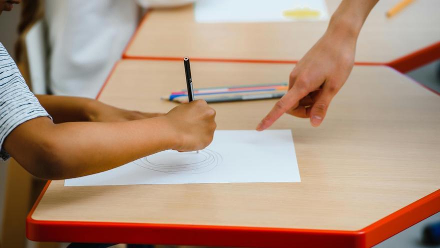 Educación refuerza la atención a la diversidad en la escuela pública con 1.136 horas más de apoyo
