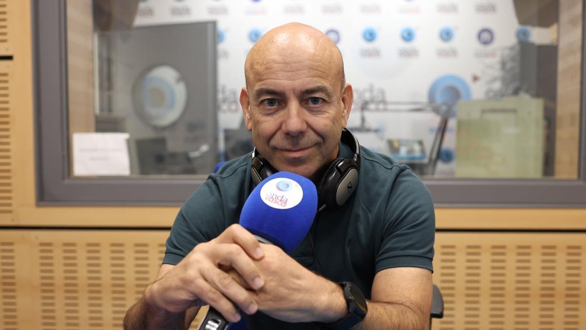 Kike Alonso es la voz de las tardes de Onda Vasca. Kike Alonso es la voz de las tardes de Onda Vasca.