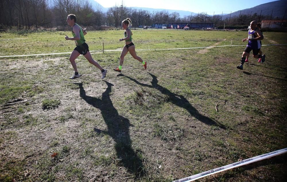 Atletas durante el 36 Campeonato Navarro de Cross Largo.