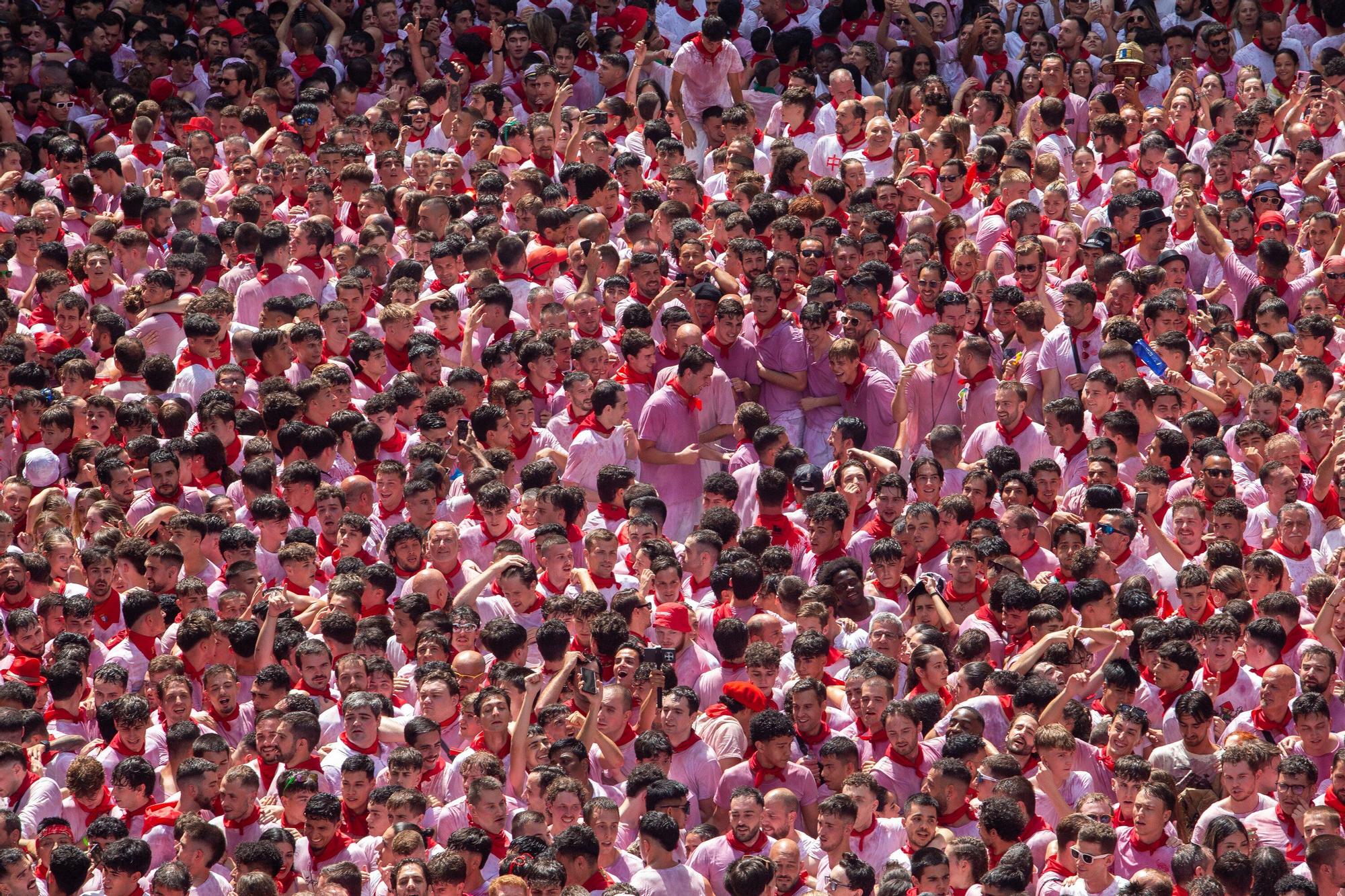 Fotos del  Chupinazo de San Fermín 2025 en Pamplona: ¡La fiesta más internacional se enciende con un grito solidario por Palestina!