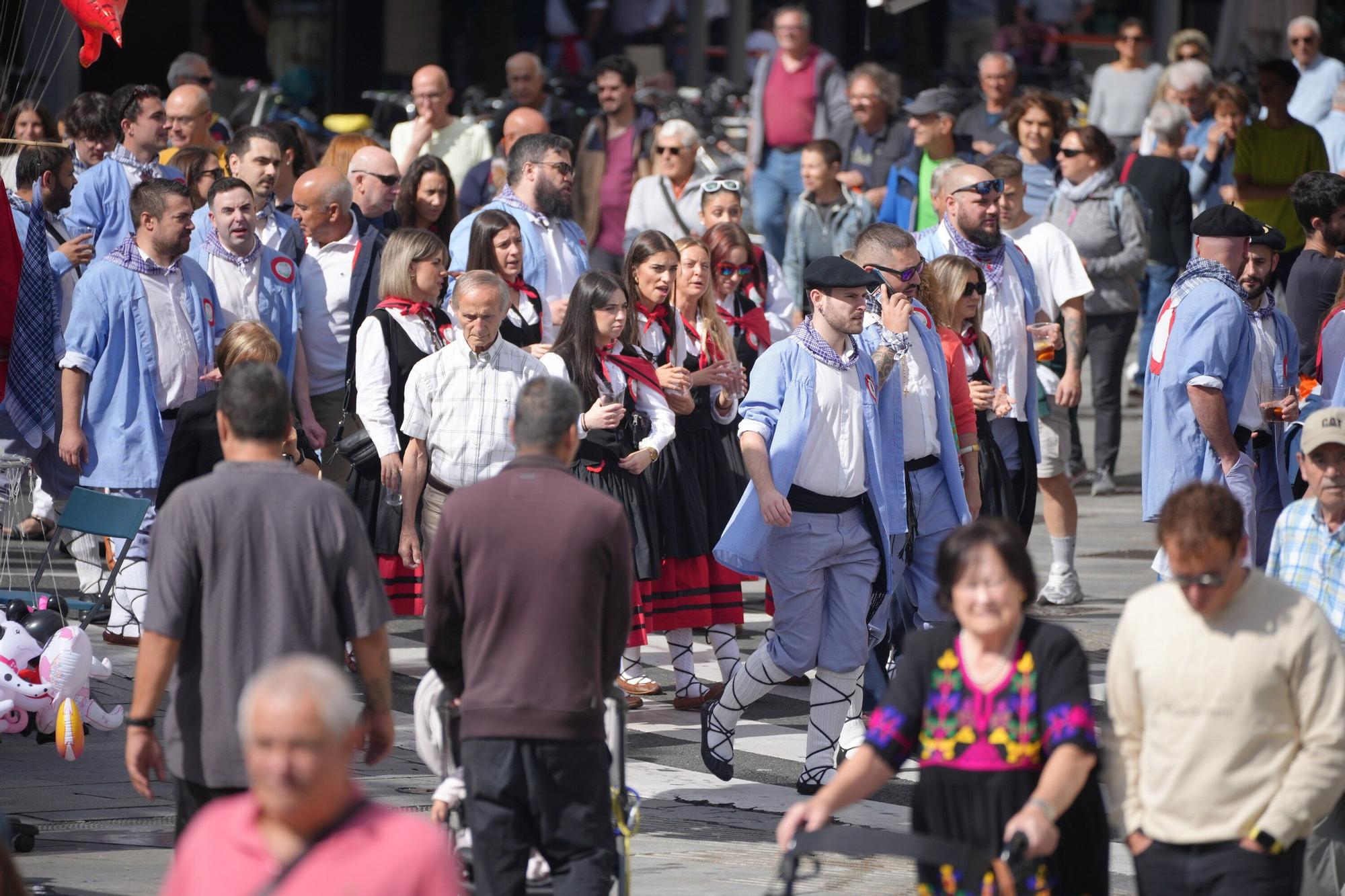 En imágenes: Blusas y neskas disfrutan de Santiago
