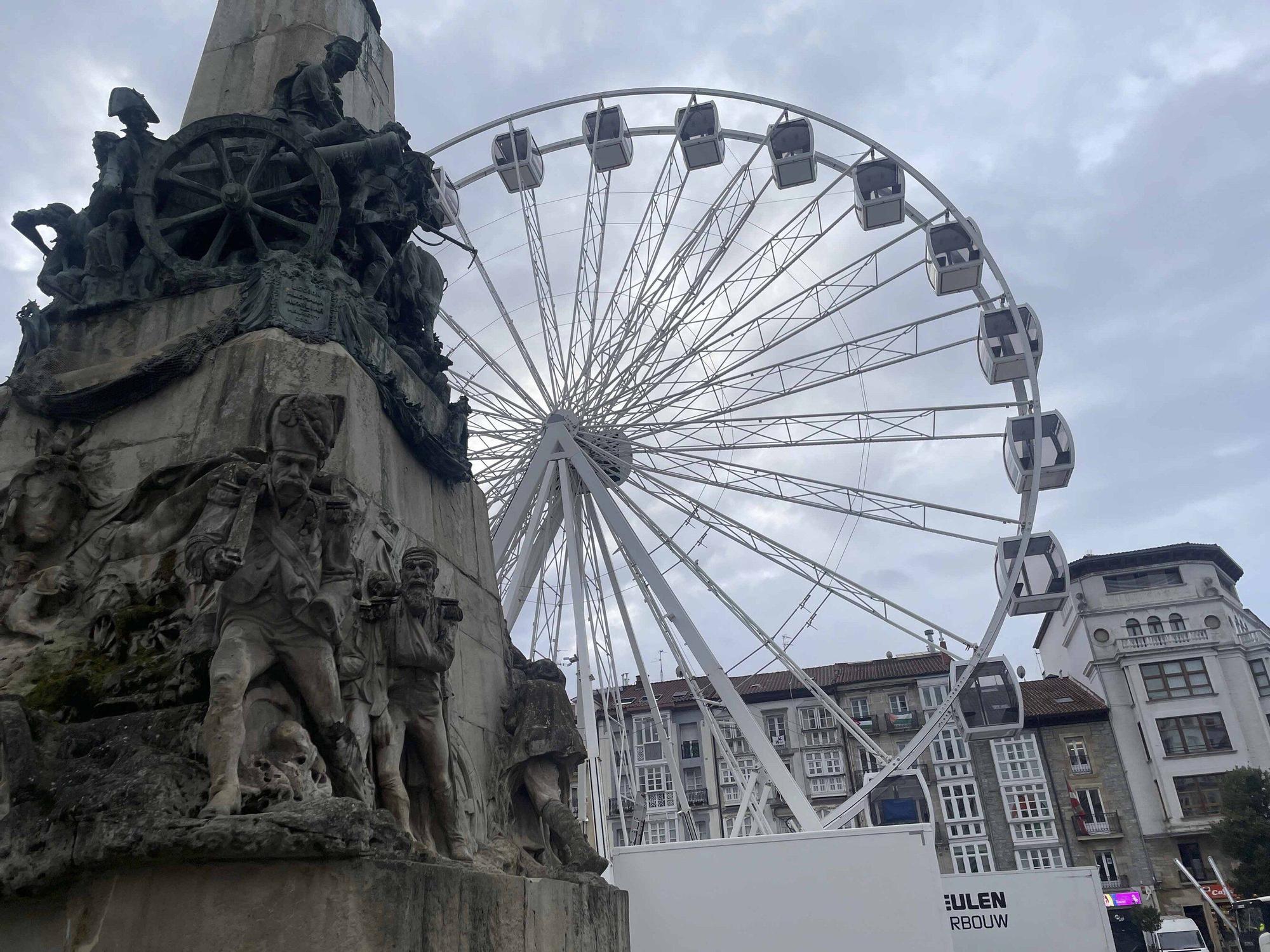 Una noria gigante en la plza de la Virgen Blanca es el principal reclamos navideño de este año en Vitoria