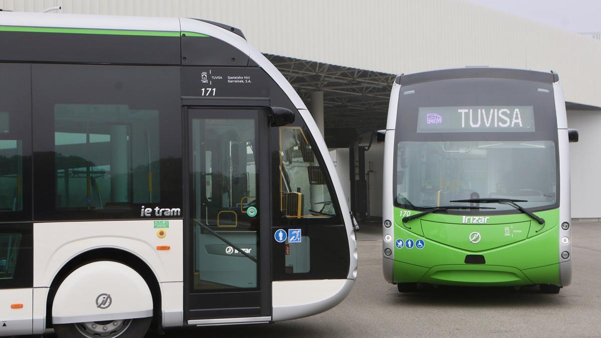 Los dos últimos autobuses eléctricos incorporados a la flota de Tuvisa.