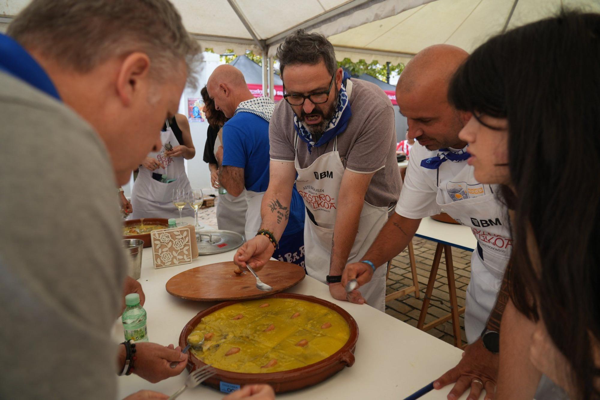 En imágenes: el bacalao al pil-pil toma El Arenal