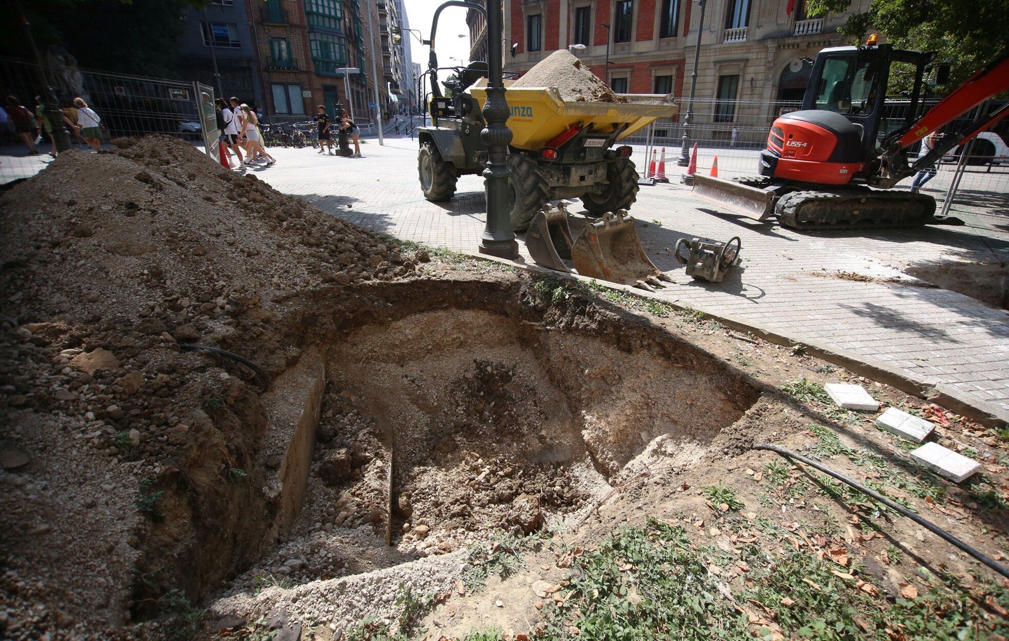 Fotos del Inicio de las catas previas al comienzo de las obra del Paseo de Sarasate
