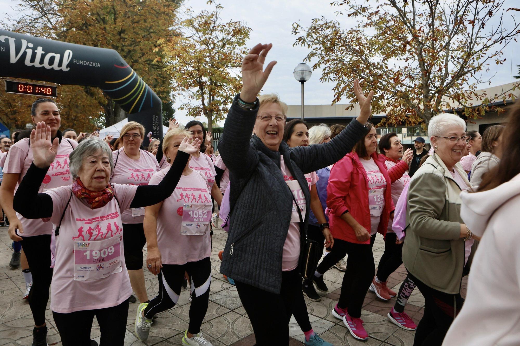 En imágenes: Vitoria se vuelca con la VI Carrera Solidaria contra el Cáncer de Mama