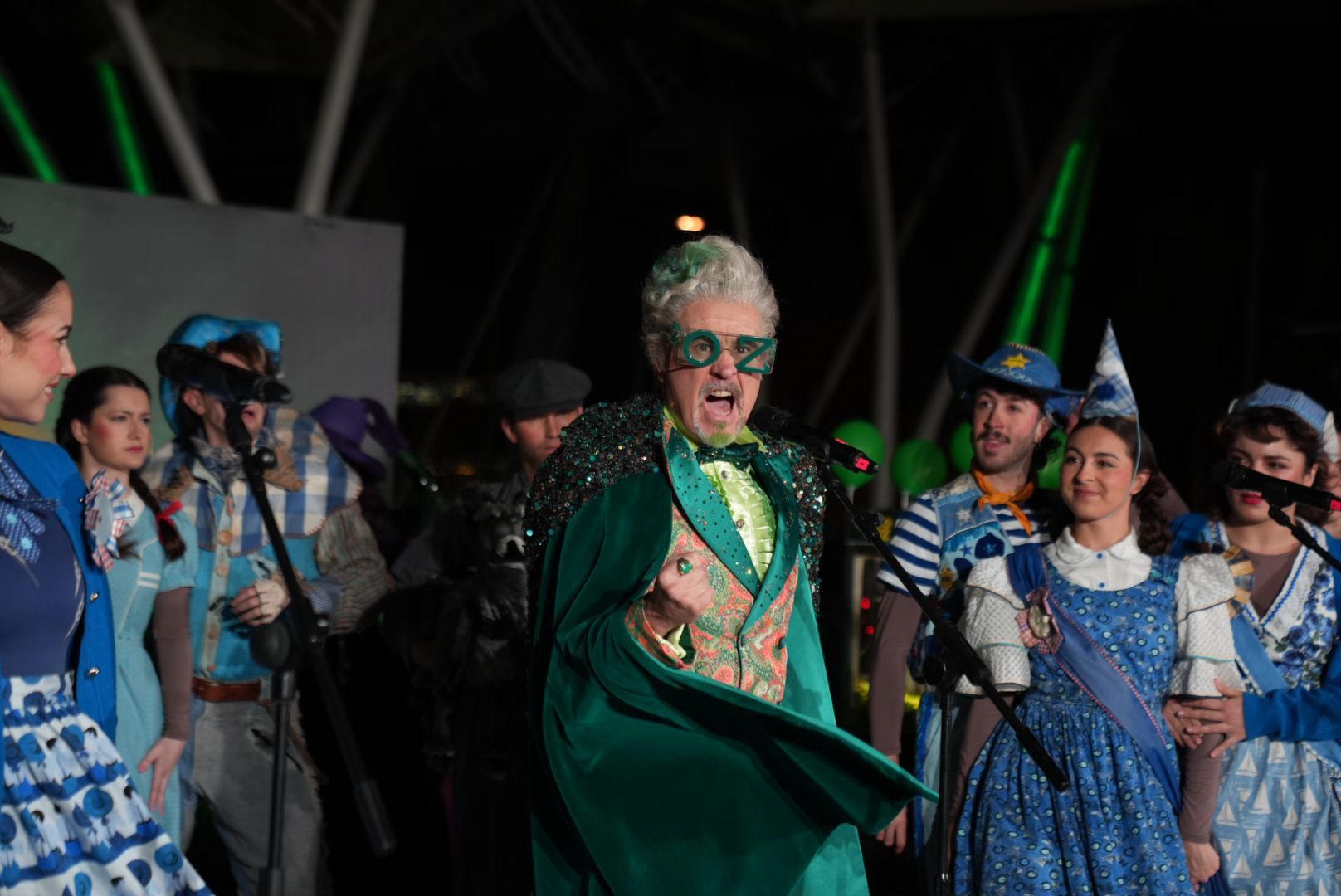 En imágenes: el Palacio Euskalduna se tematiza por Navidad