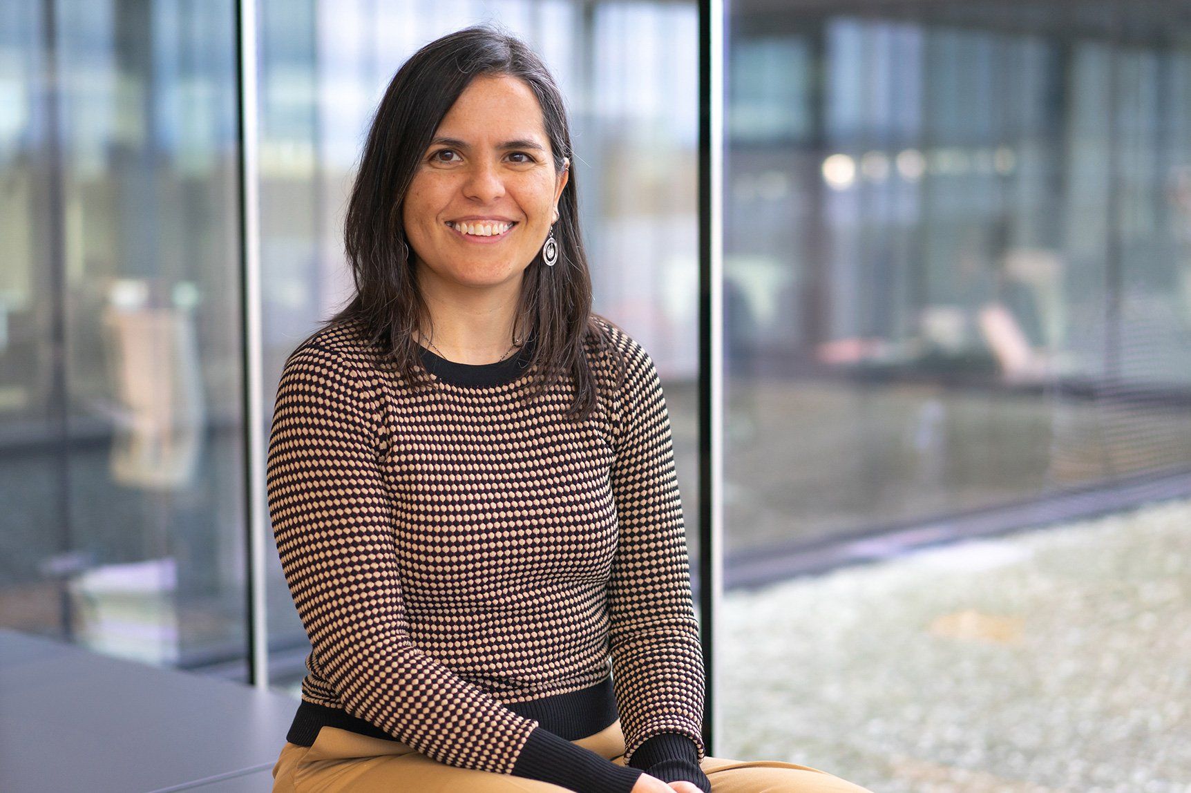 Montserrat Casas es investigadora en CIC energiGUNE, centro de investigación especializado en almacenamiento electroquímico, soluciones de energía térmica y tecnologías del hidrógeno.