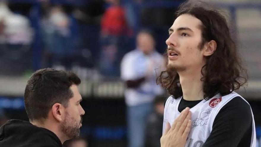 El hermano de Pavel Savkov abandona el Baskonia