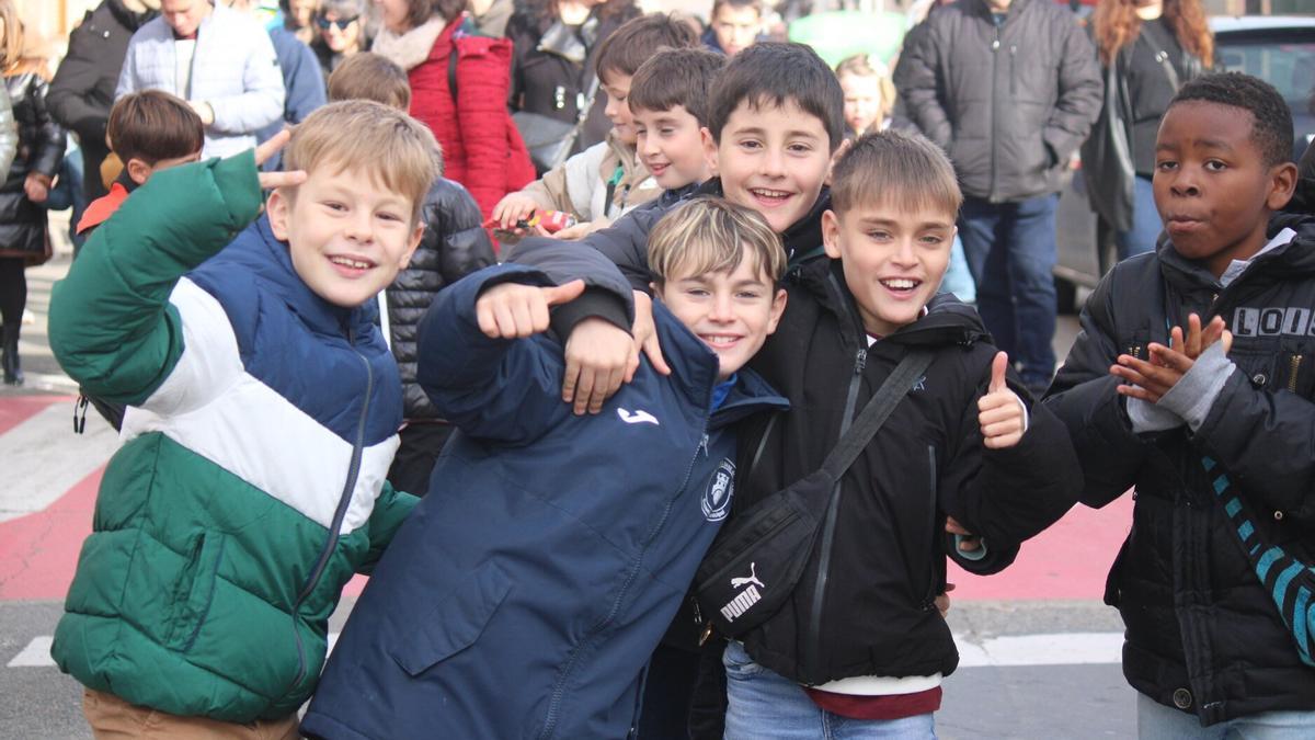 Varios niños en el inicio de las fiestas de Castejón.