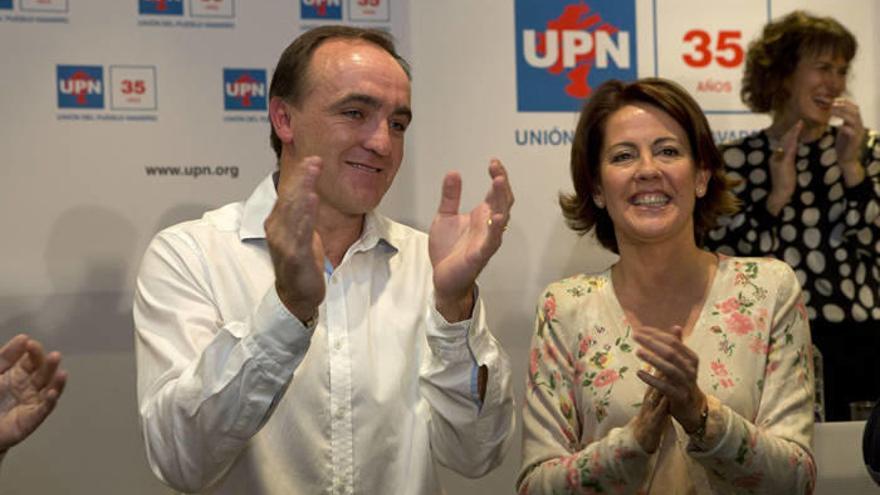 José Javier Esparza y Yolanda Barcina, tras conocer el resultado.