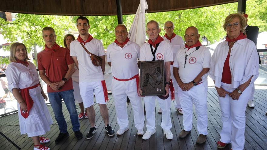 Homenaje a la Fanfarre Alkaburua en Estella por animar las fiestas