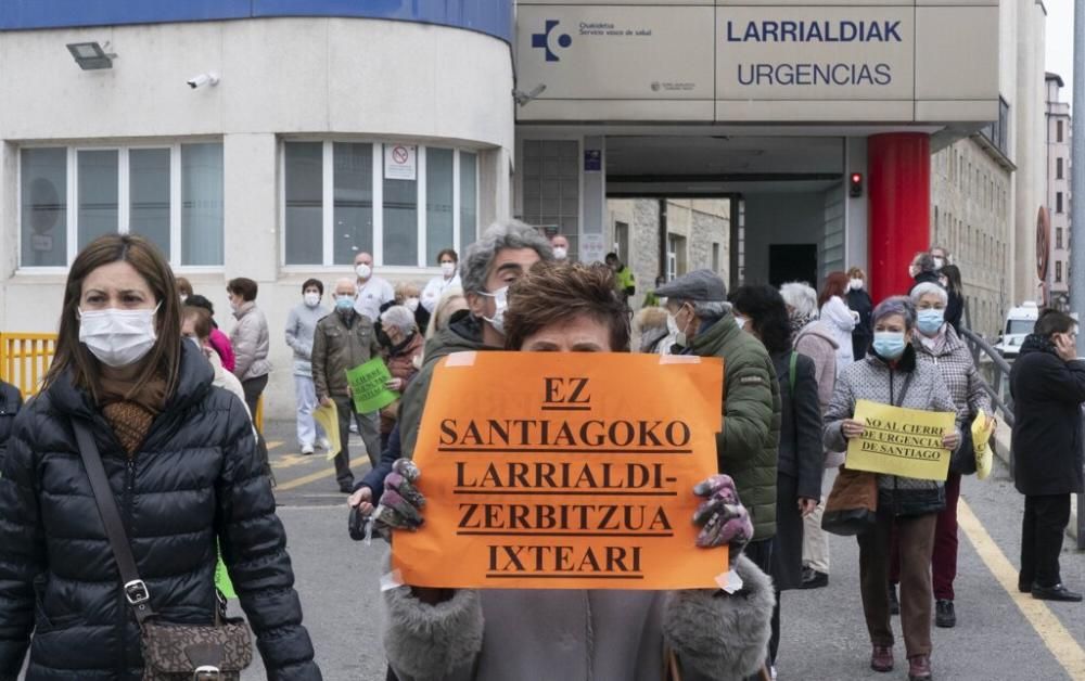 Vitoria protesta por el cierre de las Urgencias de