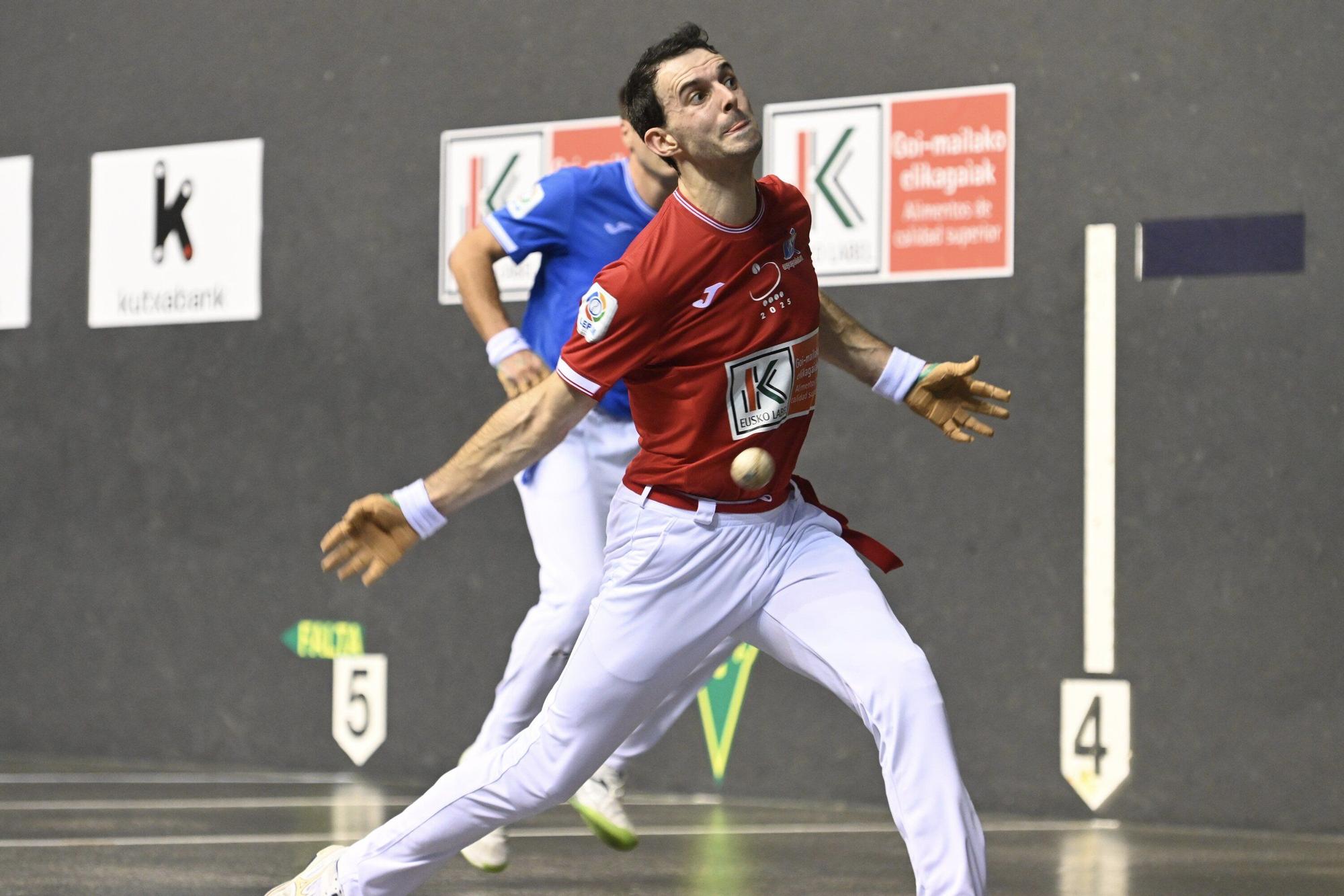 Peio Etxeberria, finalista del Cuatro y Medio por tercera vez consecutiva después de ganar a Altuna III en el Atano III de Donostia.
