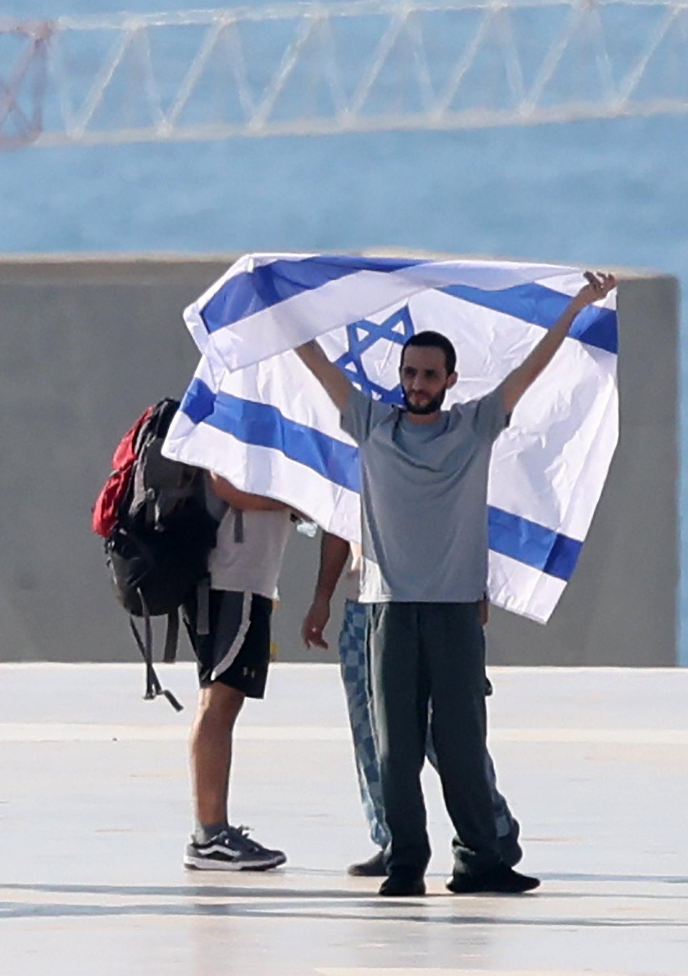 En imágenes | Los familiares de los rehenes israelíes celebran su liberación