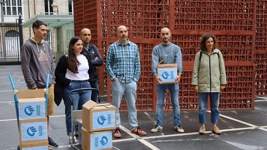 Los sindicatos registran 138.495 firmas para impulsar un SMI propio en Euskadi