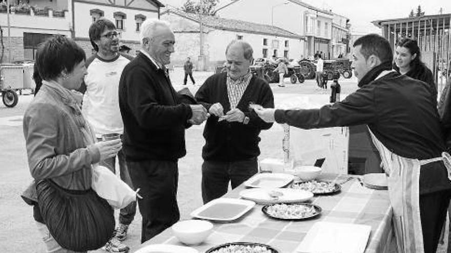 1.200 artajoneses festejaron ayer el  centenario de la Sociedad de Corralizas