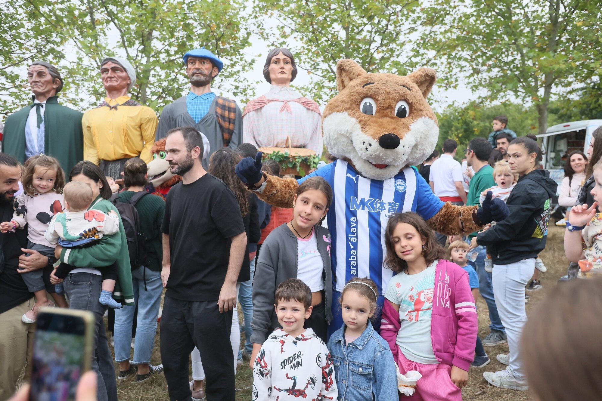 En imágenes: Las campas de Olarizu se llenan de fiesta