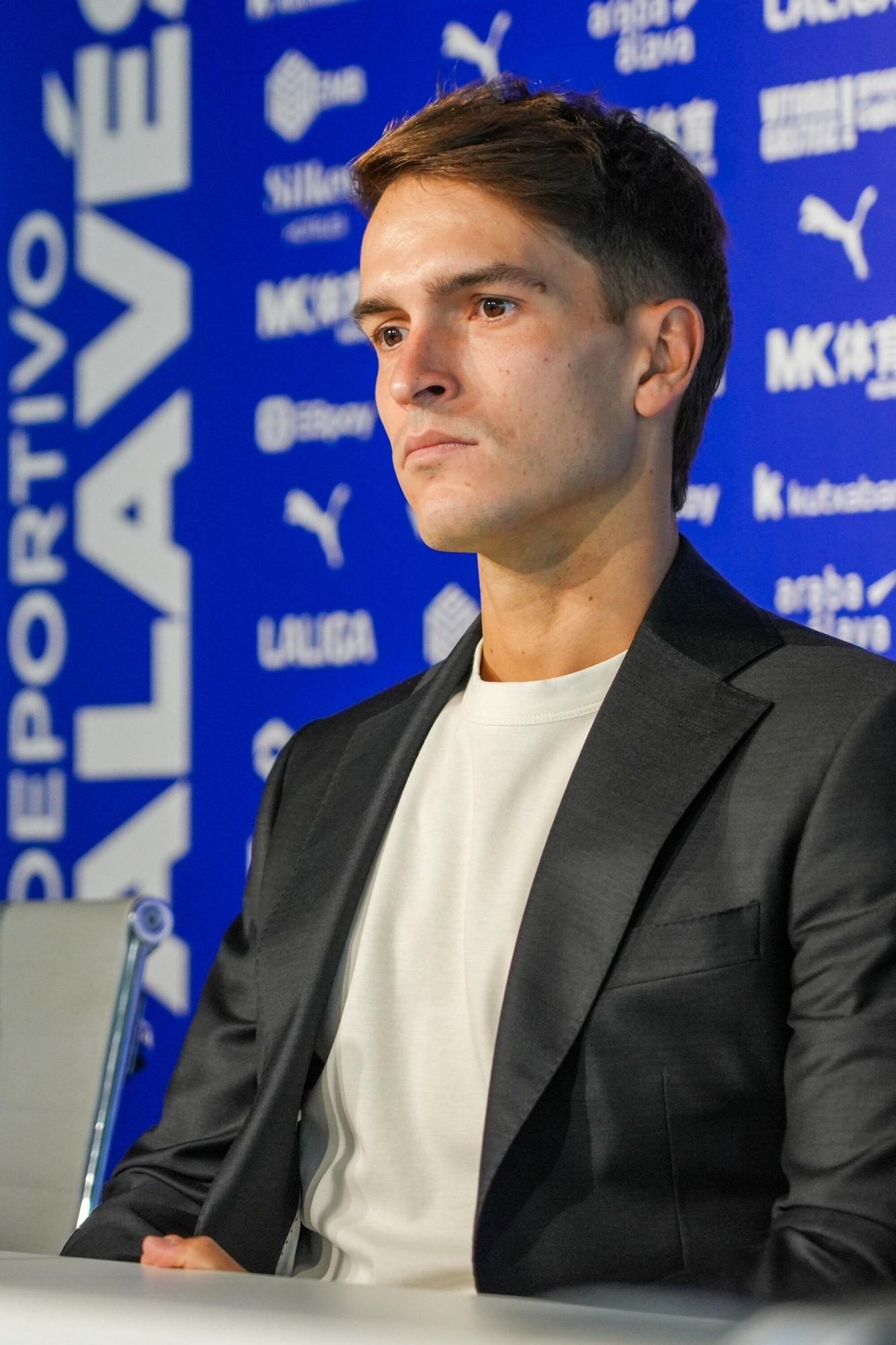 En imágenes: Presentación de Denis Suárez como jugador del Alavés